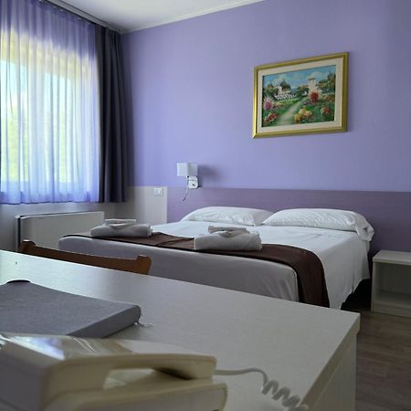 Albergo Trattoria Italia Desenzano del Garda Exterior photo